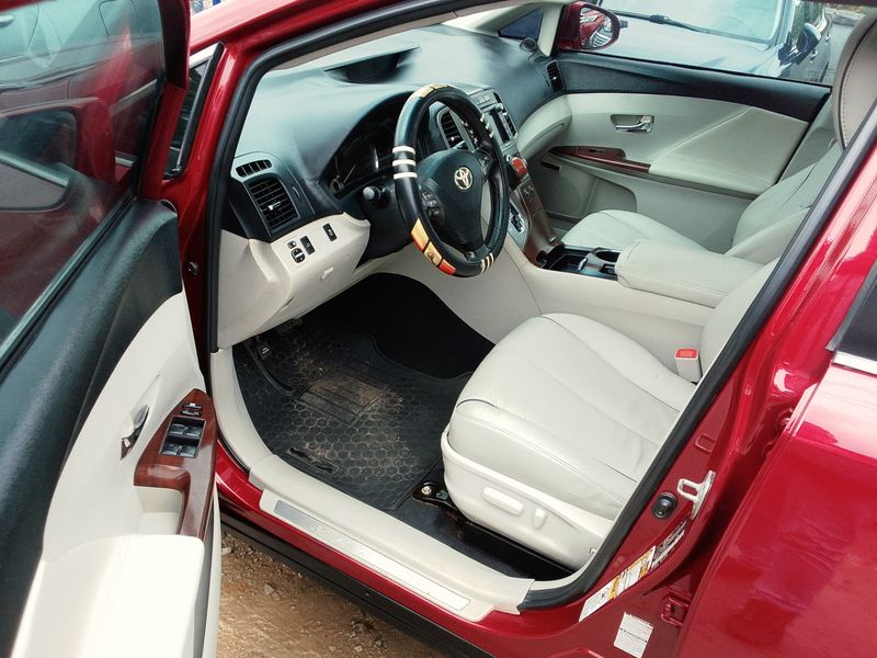 Thumbnail 2 of 2010 Toyota Venza